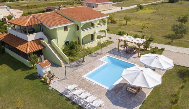 Adorable apartment with swimming pool and terrace