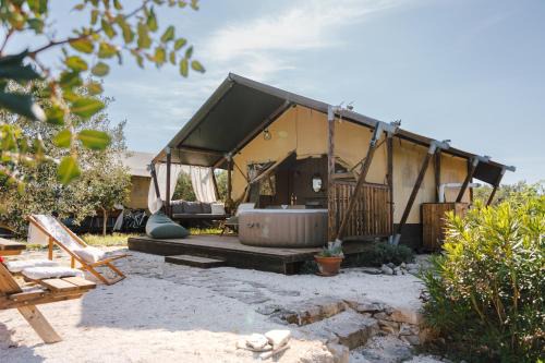 Adriatic Heritage Glamping No2 with Jacuzzi