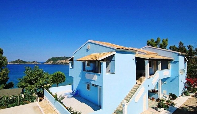 Agios Georgios - 2 Beds - Sleeps 4 - Free Parking