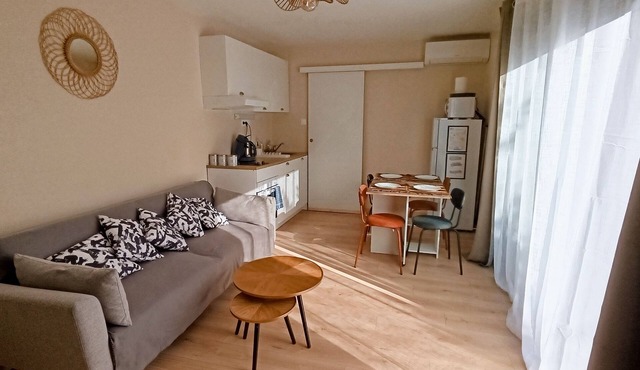 🌿 Air-conditioned studio with a terrace – Between Cassis, Marseille, and the Calanques