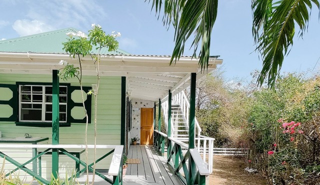 Aloe Cottage, Cute 2 Bedroom Caribbean Cottage with 2 Verandas