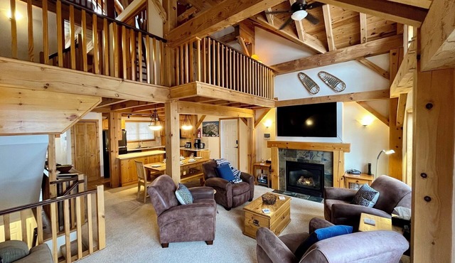 Alpine Timber Luxury Chalet w/Hot Tub