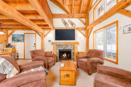 Alpine Timber Luxury Chalet w/Hot Tub