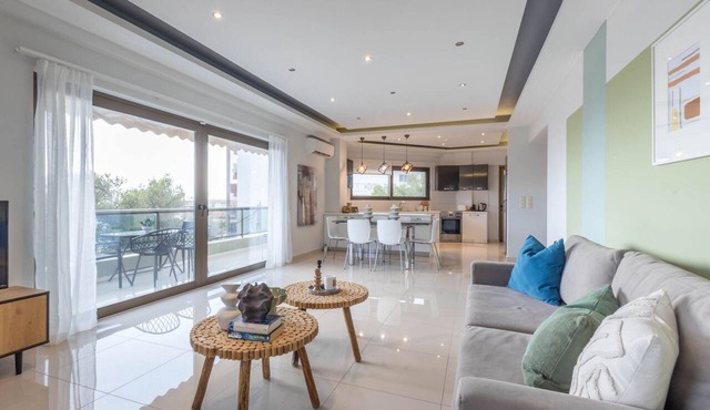 Amazing 2 bdrm Sea View Holiday Apt - Renovate 2026