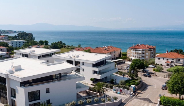 Amazing apartment in Malinska with house sea view
