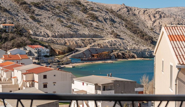 Amazing apartment in Metajna with house sea view