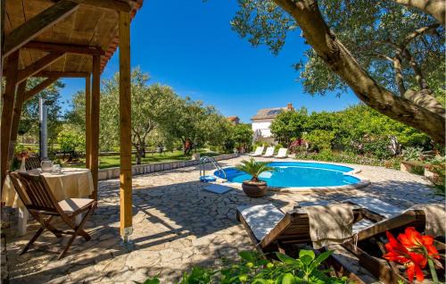 Amazing Apartment In Mundanije