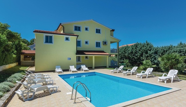 Amazing apartment in Porec with house sea view
