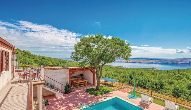 Amazing home in Jablanac