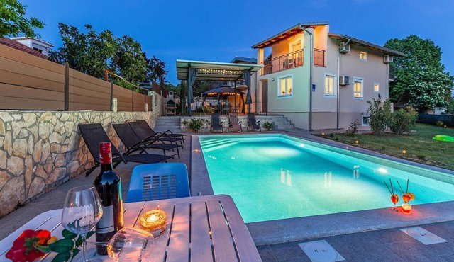 Amazing house with pool