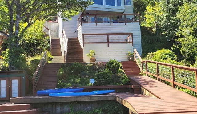 Amazing Lakefront home on Lake Sutherland, WA
