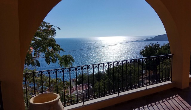 Amazing view and location on Plati gialos