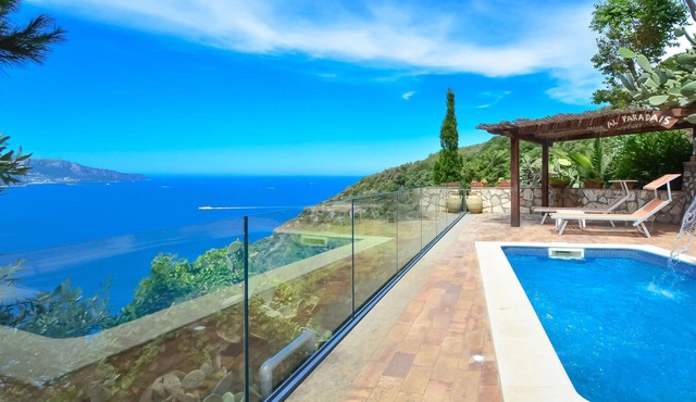 AMORE RENTALS - Villa Bacco with Private Swimming Pool, Sea View, Parking, Romantic