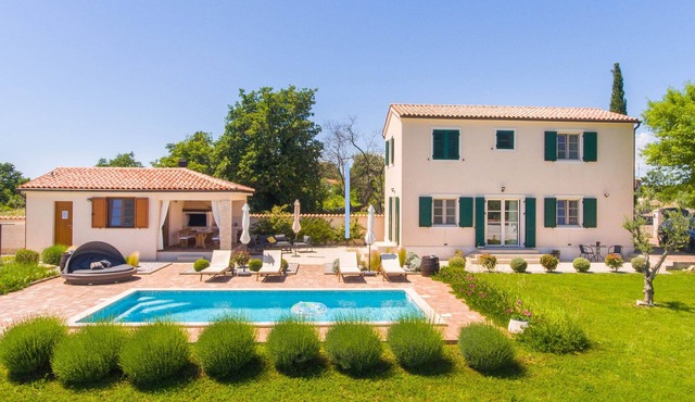 Anima Calma - family villa surrounded with vineyards and olive groves