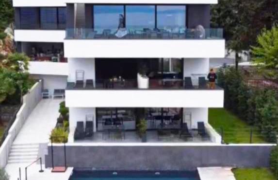 Aparthotel Villa V with pool and parking
