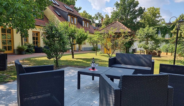 Apartment (2-6 persons), shower/WC, kitchenette, 1 combi. Living room, bedroom, 1 sep. Bedroom