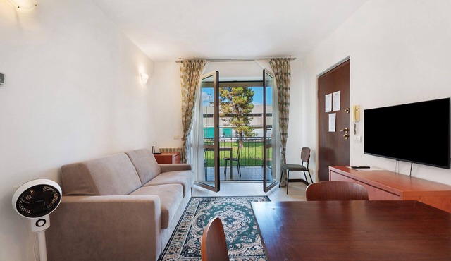 Apartment '2' with Shared Garden, Balcony and Wi-Fi