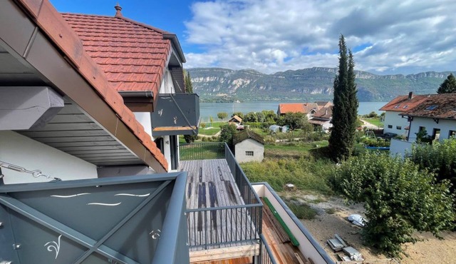 Apartment 20 m from the beach, lake view, direct access