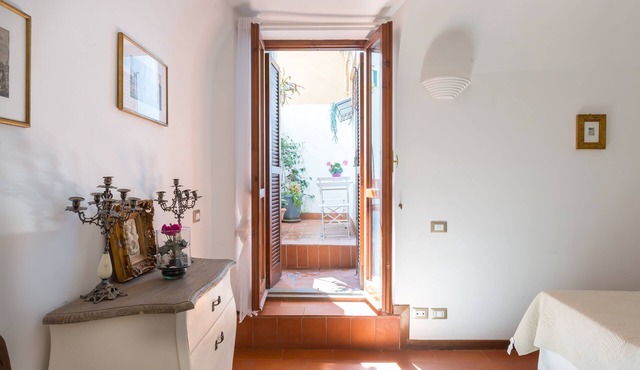 Apartment 3 minutes from the Spanish Steps (2 rooms) with a/c