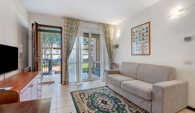 Apartment '5' with Shared Garden, Balcony and Wi-Fi