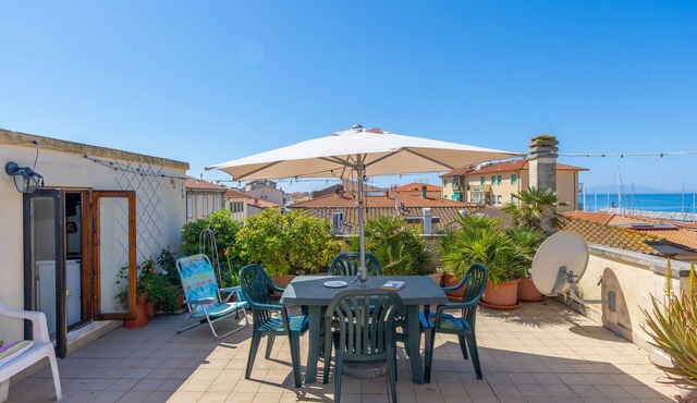 Apartment 'Appartamento Vista Mare' with Sea View, Wi-Fi and Air Conditioning