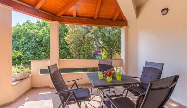 Apartment BRINA on the ground floor with a cozy terrace near Pula