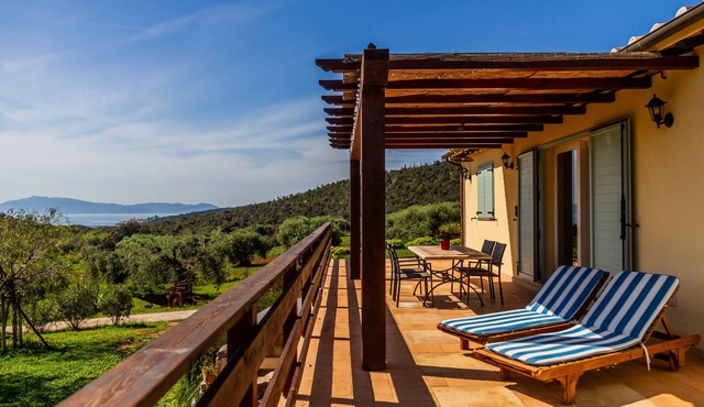 Apartment 'Casa Ulivo' with Sea View, Wi-Fi and Air Conditioning