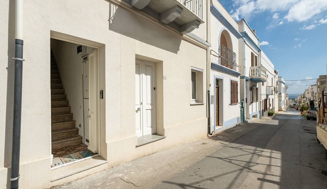 Apartment 'Casa Vacanze Riflessi Sul Mare' with Balcony, Fiber Wi-Fi and Air Conditioning