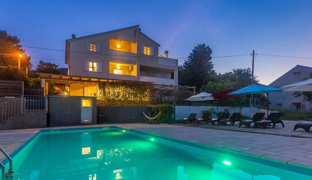 Apartment CLAIRE with large heated pool (50m2) and sea view in a quiet location in Nerezine on the island of Lošinj