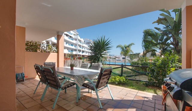 Apartment 'Duquesa Suites Golf and Gardens' with Shared Pool, Wi-Fi and Air Conditioning
