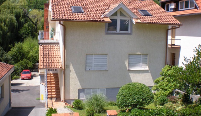 Apartment I For Holidays Surrounded With A Garden (FREE WI-FI & FREE PARKING)