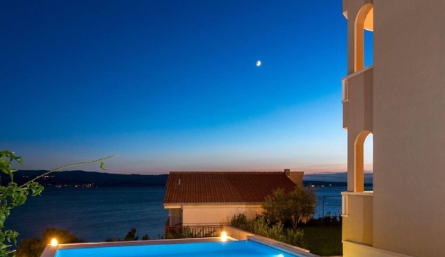 Apartment in Dugi Rat with Common Pool
