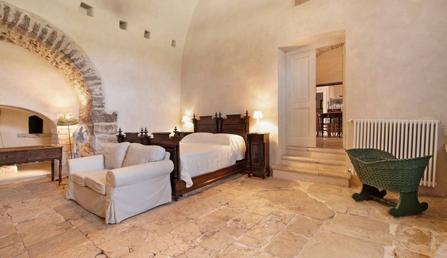 Apartment 'L'ulivo' with Shared Terrace, Private Garden and Wi-Fi