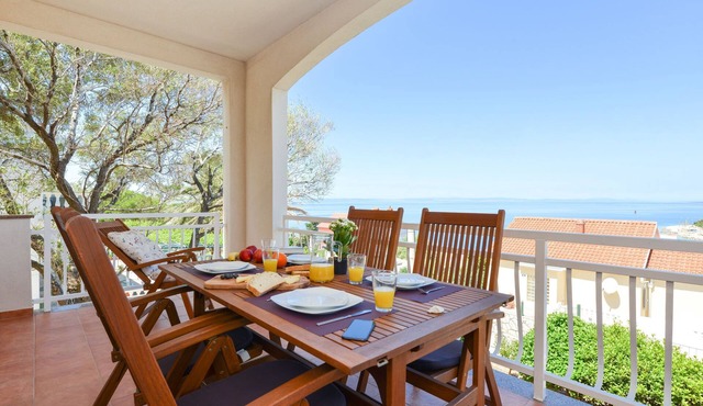 Apartment Luna with a beautiful sea view