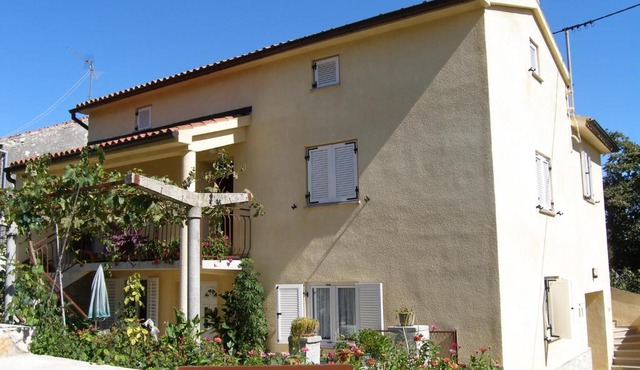 Apartment near Banjole Port in Scogli Frascher