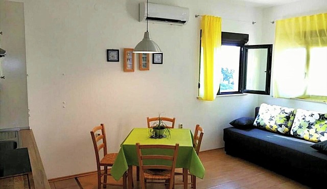 Apartment Orlić (98741-A1) - Senj