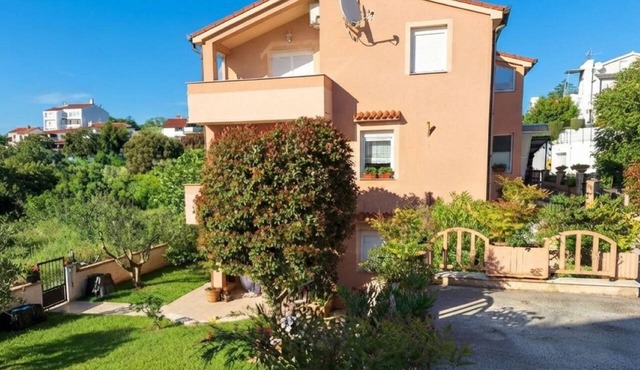 Apartment Pineta by Villas Guide