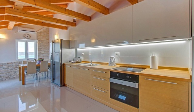 Apartment ROSE with large heated pool 50m2 and sea view