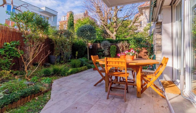 Apartment 'Sur Jardin Clos' with Private Terrace, Private Garden and Wi-Fi