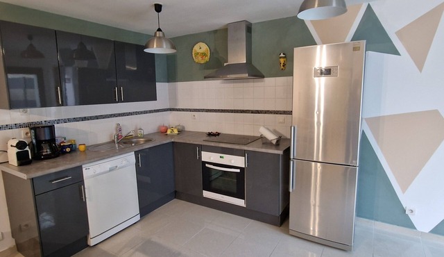 Apartment T2 Le PORT MIOU in ground floor villa located 5 km from CASSIS