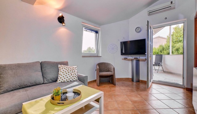 Apartment UNA with with Sea View near Pula