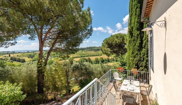 Apartment 'Villa Caselunghe' with Shared Pool, Wi-Fi and Air Conditioning