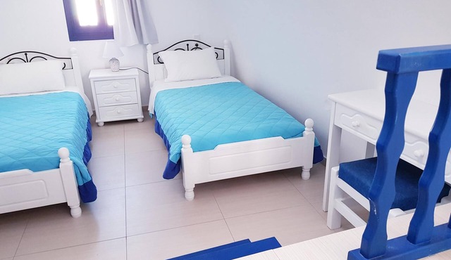 Apartment with Οutdoor Hydro-Massage @ White & Blue