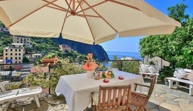 Apartment with sea view terrace, the essence of a vacation in 5 Terre