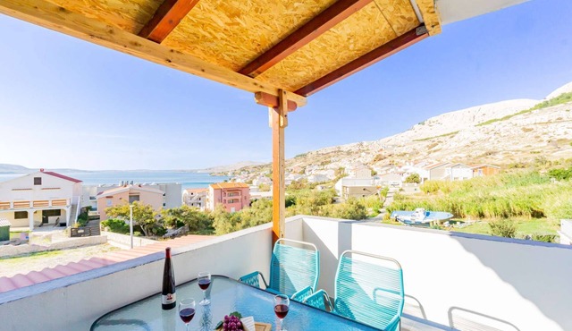 Apartment with sea view, free WiFi, free parking