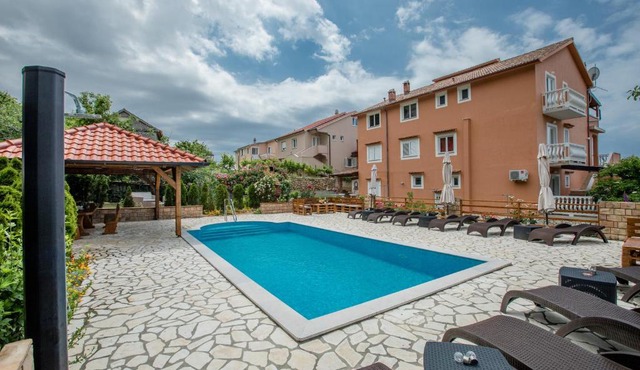 Apartments Šćerbe 3103