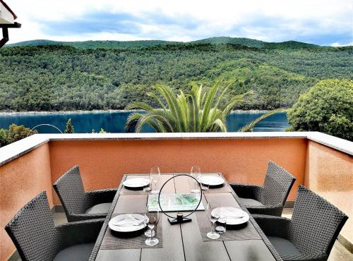 Apartments Alenka by the sea