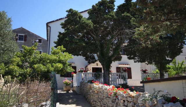 Apartments and rooms with parking space Cunski, Losinj - 2498