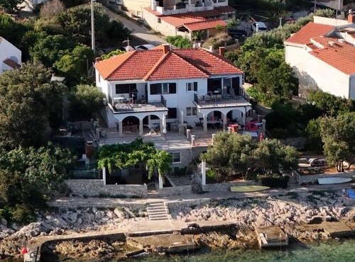 Apartments by the sea Maslinica, Solta - 774