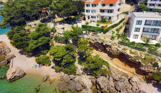 Apartments by the sea Medici, Omis - 1047